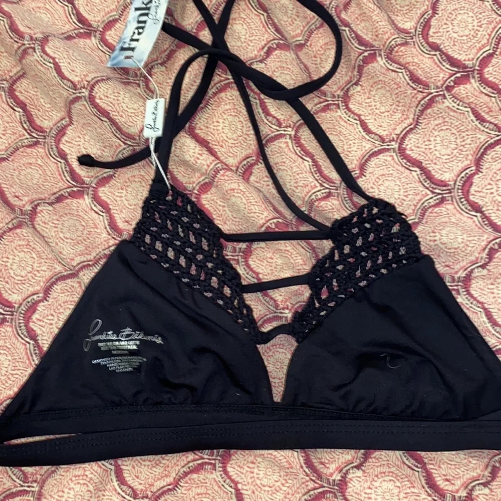 Frankie’s M Medium black bikini top sienna